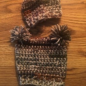 NEWBORN BAY BEANIE & MITTENS